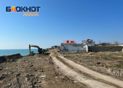 Часть зданий уже сносят: строительство новой набережной в Анапе продолжается