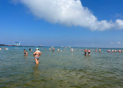 «Окатило меня бризом и каплями холодными»: море в Анапе остыло