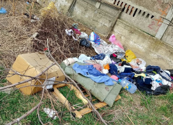 Жители Анапы пожаловались на стихийную свалку и небезопасный участок