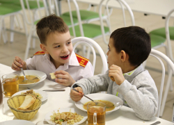 Игорь Викулов проверил качество питания в школах Анапы