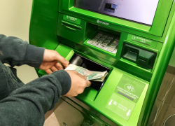 В Анапе мужчина украл у подруги с карты более 160 000 рублей
