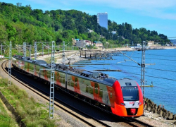 По Крымскому мосту возобновляется движение пригородных поездов