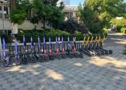 Самокатчики продолжают сносить отдыхающих в Анапе: в Госдуме собираются обсудить новые штрафы 