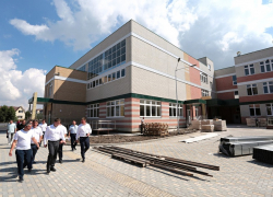 Школу в Алексеевском строят практически круглосуточно