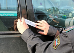 В Анапе судебные приставы выявляют должников и забирают у них машины