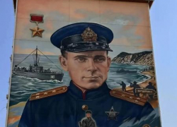 В Анапе появился мурал в память о Герое Советского Союза Дмитрии Калинине. Открытие — 26 июля