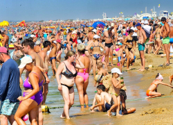 «Бульон из отдыхающих»: в Анапе к концу августа туристов меньше не становится 