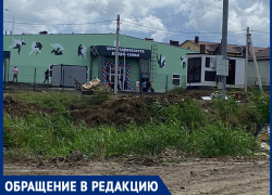 «Готовый» к открытию Центр единоборств в Анапе окружен грязью и кучами мусора