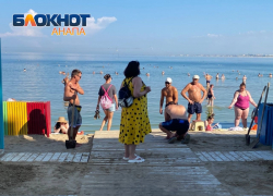 Черное море отошло от берегов и появилась камка: обстановка на песчаном побережье Анапы 