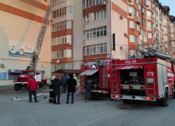 В Анапе горел многоэтажный дом, а в хуторе Иванов украли сельхозтехнику