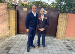 В Анапе ветерану Великой Отечественной войны помогли благоустроить двор