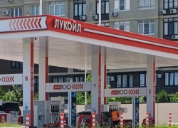 Бензин в России снова ускорил рост: за неделю цены поднялись почти на 1%