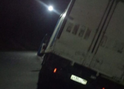 Недалеко от Анапы грузовик чуть не упал в пропасть, а на трассе сбили байкера