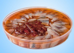 Как в Анапе выбирать качественные рыбные консервы к новогоднему застолью