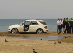 В Анапе продолжают ловить «автозевак» на пляжах курорта – полиция выписывает штрафы 