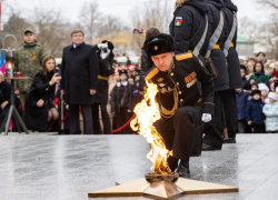 «Как символ славы возгорелось пламя»: в поселке Виноградном зажгли Вечный огонь