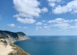 В день свиданий под луной в Анапе облачно