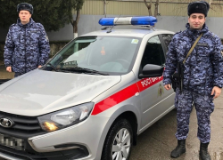 В Анапе сотрудники Росгвардии помогли потерявшейся пенсионерке вернуться домой 