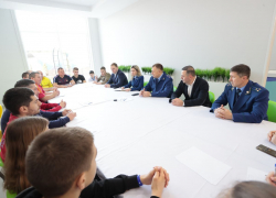 Прокурор Кубани Сергей Табельский встретился в Анапе с юными спортсменами из Белгорода 