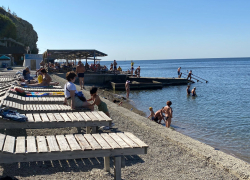 Осенний июнь: туристы довольны погодой и ситуацией на пляжах Анапы