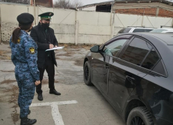 У анапчанина за долги арестовали две иномарки