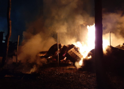 Следователи устанавливают причину ночного пожара в парке аттракционов в Анапе 