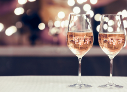 С мая месяца в Анапе поднимутся цены на вино и шампанское