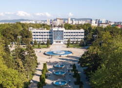 Василий Швец поздравил финансистов Анапы с профессиональным праздником