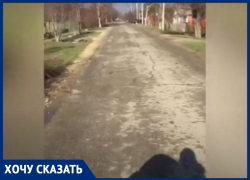 Иван Зубов возмущён, что в посёлке под Анапой люди вынуждены ходить по проезжей части и рисковать жизнью