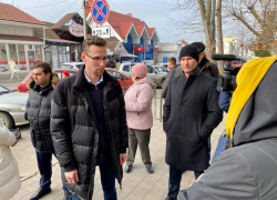 Мэрия Анапы борется с нелегальными торговцами у Центрального рынка