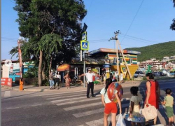 На дороге Анапа-Сукко движение регулируют сотрудники ДПС