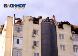 Верхние этажи не восстановить – крышу же горевшего в Анапе дома отремонтируют к середине марта