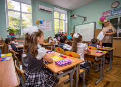 Мэр Анапы Василий Швец поздравил педагогов с Днём учителя