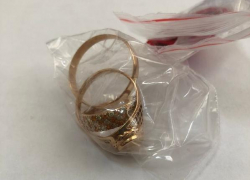 Под Анапой квартиранты украли золотые кольца у хозяйки жилья 