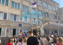 "Это жесть": флаг России подняли вверх ногами в школе №7 в Анапе