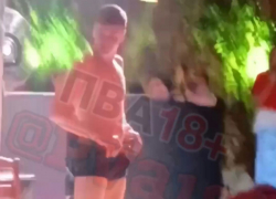 «Держи ужа при себе»: турист в ночном клубе Анапы не устоял перед стриптизершей