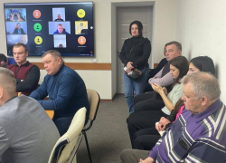 В хуторе Песчаном нужна детская площадка, а в Витязево - новый электрический столб