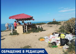 Спуск «300 ступеней» в Анапе утопает в мусоре и зарослях травы