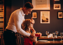 Влюбленным анапчанам на заметку: что подарить второй половинке на праздник