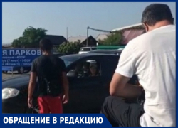 Собирают деньги за въезд и выдают копии чужих чеков на Большом Утрише под Анапой