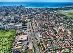 Анапа для пенсионеров или молодежи: нейросеть рассказала о «мозаике» поколений на курорте