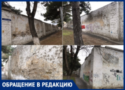 Анапчанка просит благоустроить стену на улице Ивана Голубца