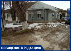 По уши в грязи: жители Усатовой Балки пожаловались на отсутствие тротуаров в центре хутора
