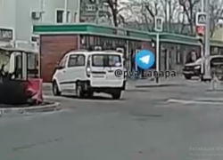  В Анапе водитель Mercedes проехал на красный свет и не пропустил пешеходов