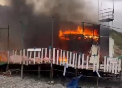 На пляже Шингари под Анапой сгорело кафе
