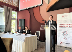 В Анапе провалили тендеры по газонам и строительству ДК – чтобы не повторилось, провели конференцию