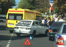 В Анапе на Крымской авария с участием мопеда, байкера увезла скорая