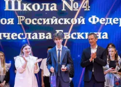 Более 200 медалистов: в Анапе наградили лучших выпускников школ и гимназий