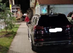 В Анапе нашли автохама, который припарковался на тротуаре улицы Крымской