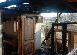 В СОТ "Нива" сгорела баня, а в Анапе на Парковой - хозпостройка